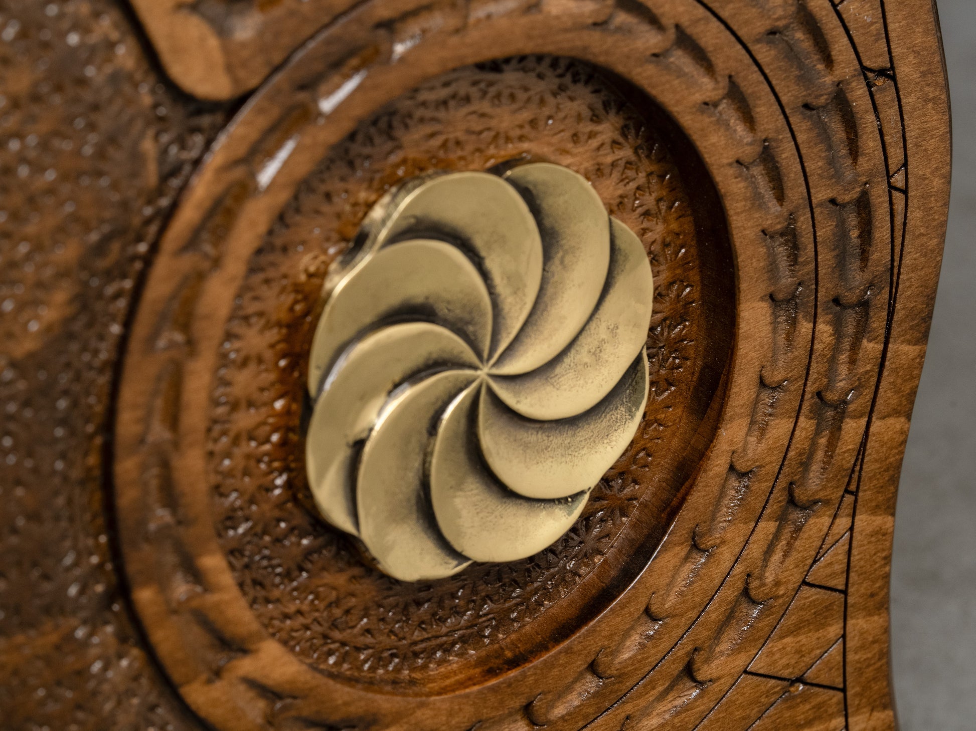 Luxury Backgammon Set – Armenian Eternity Symbol with Bronze Details - Unumperfectus